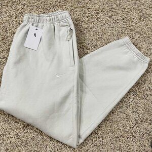 Nike Solo Swoosh Men’s Fleece Joggers Pants Light Bone DX1364-072, Size Medium